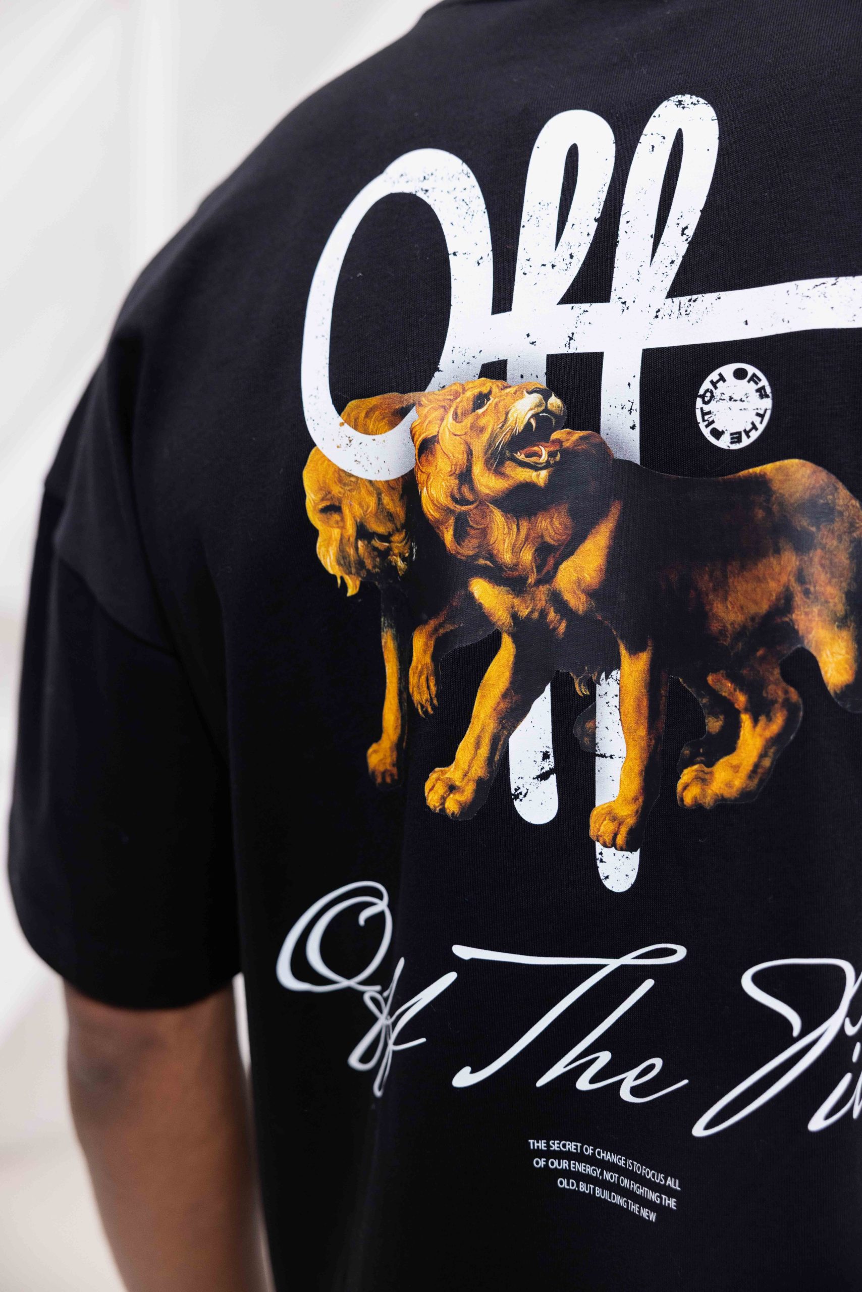 Off The Pitch Lion T-Shirt Heren Zwart