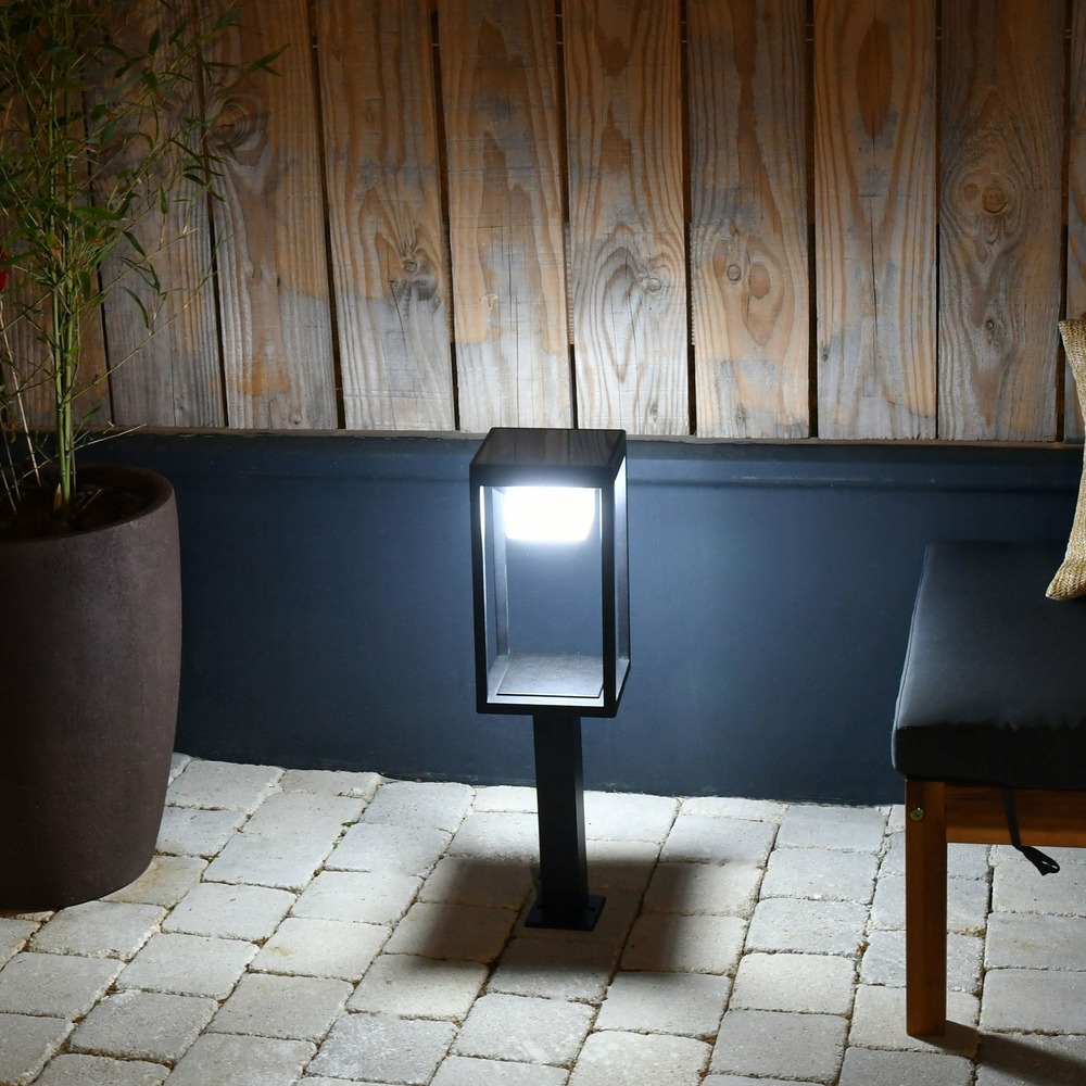 Balise solaire manhattan noire à détection - 600 lumens - 3 modes d'éclairage m - chromex