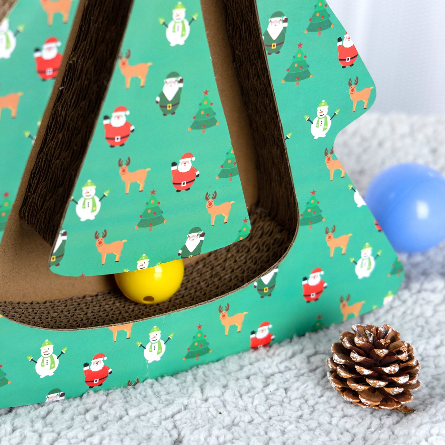 Arranhador para Gatos Nobleza com Catnip, Arranhador de Papelão com Bola e Sino, Formato de Árvore de Natal, 34*38,5*5,5cm