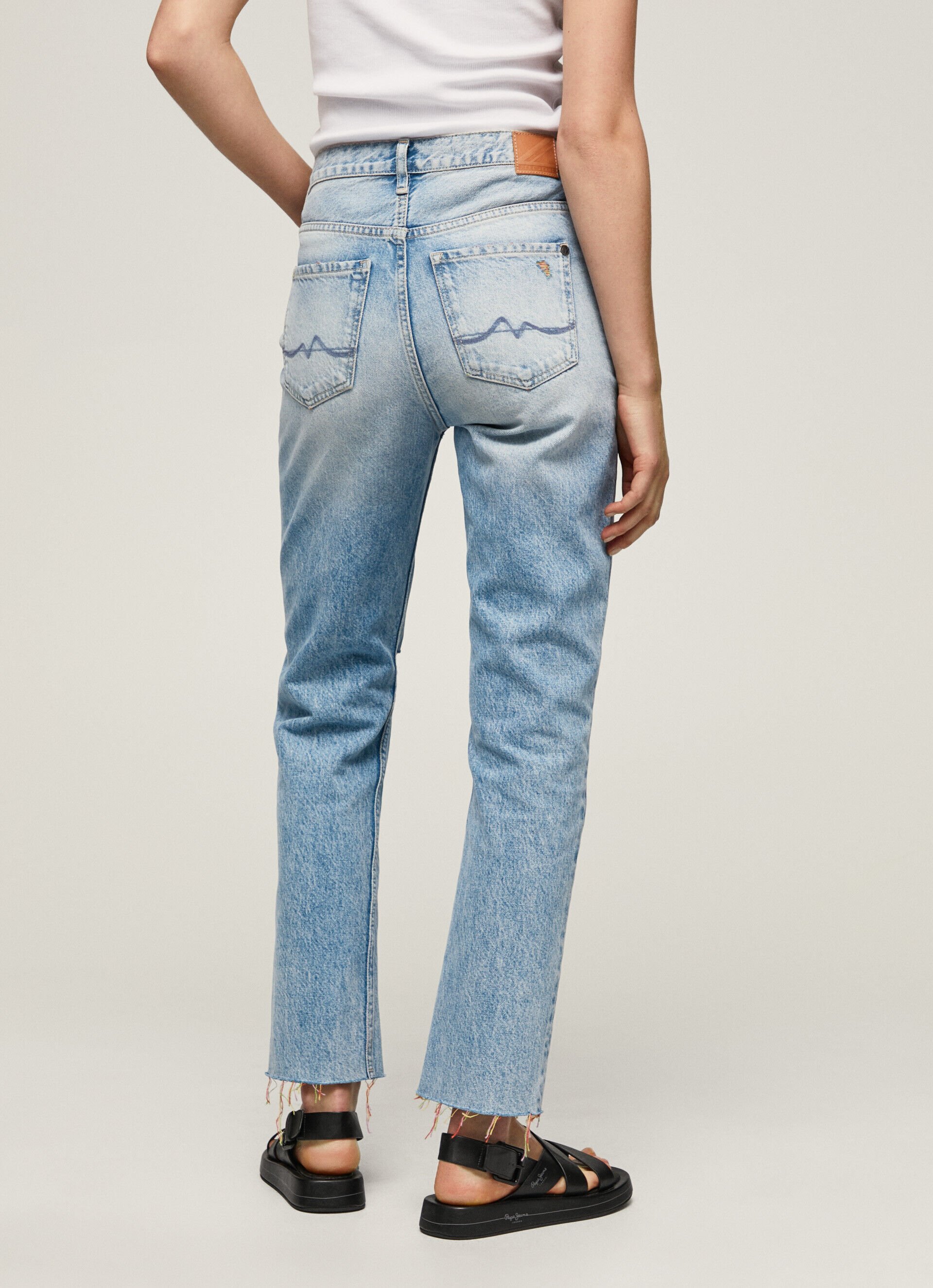 JEAN CELYN FIT RECTO TIRO ALTO - jeans