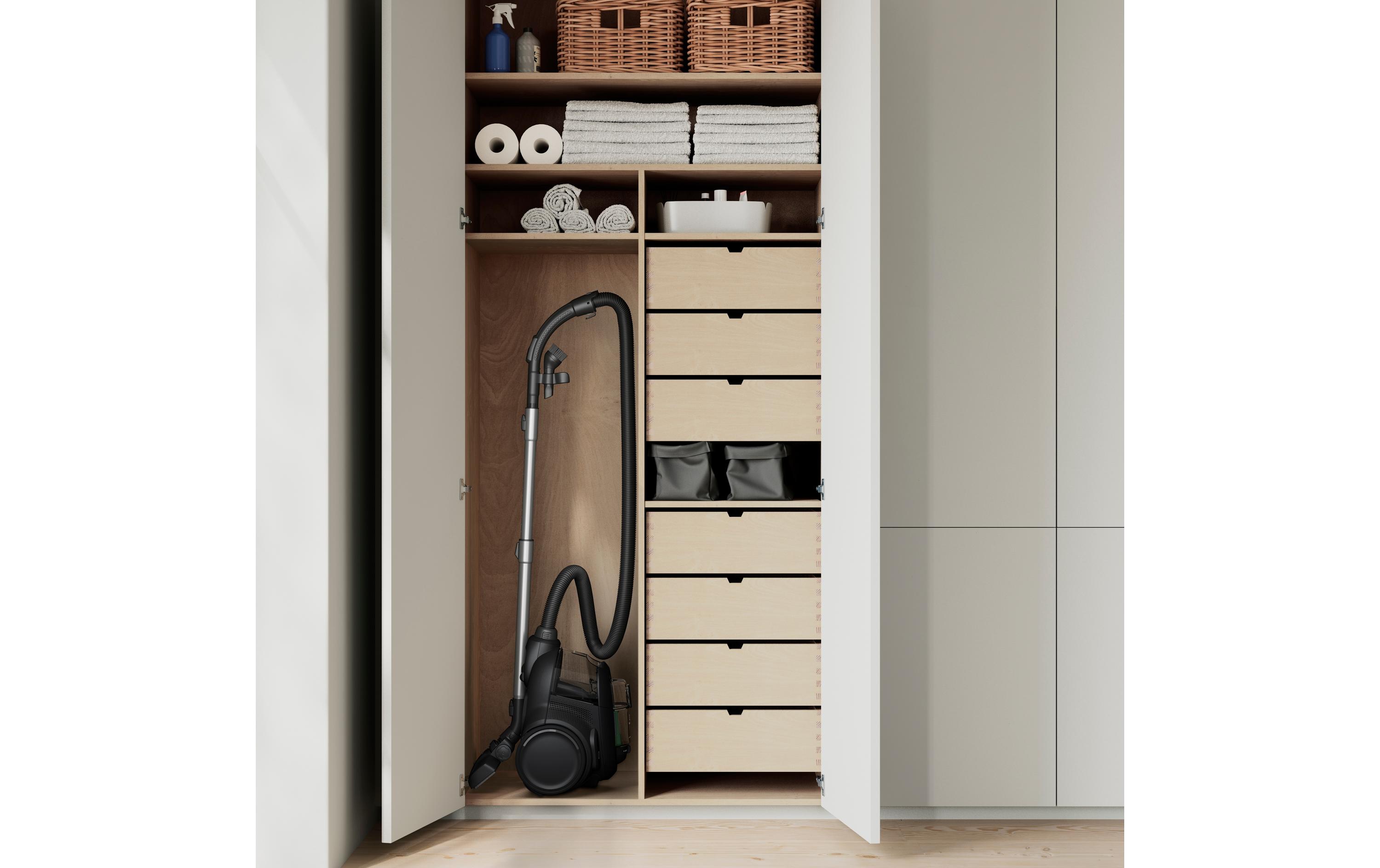 Bodenstaubsauger Clean 600 (EL61C2GRN) Ebony Black<br>Leistungsstarker Staubsauger mit Zyklontechnologie