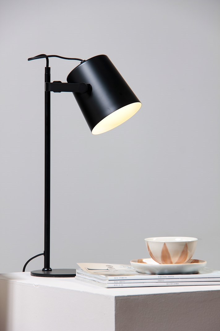 Barnsley bordlampe Sortfarget metall med ledning og bryter