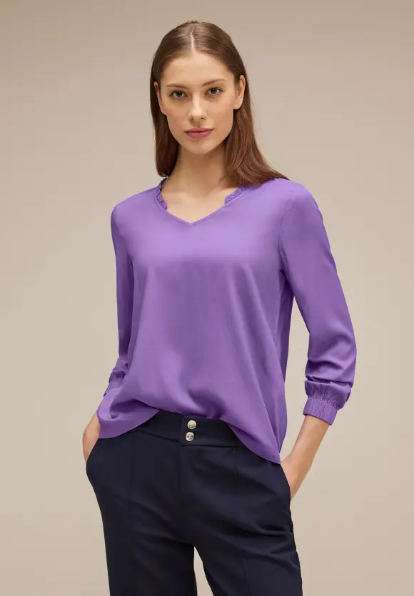 Unifarbene Bluse mit Rüschen - lupine lilac