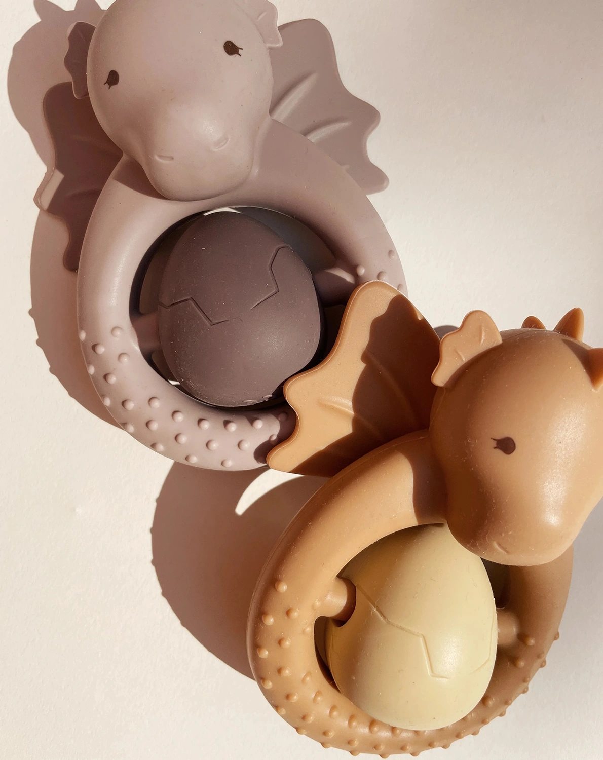 Beißring DRAGON in almond