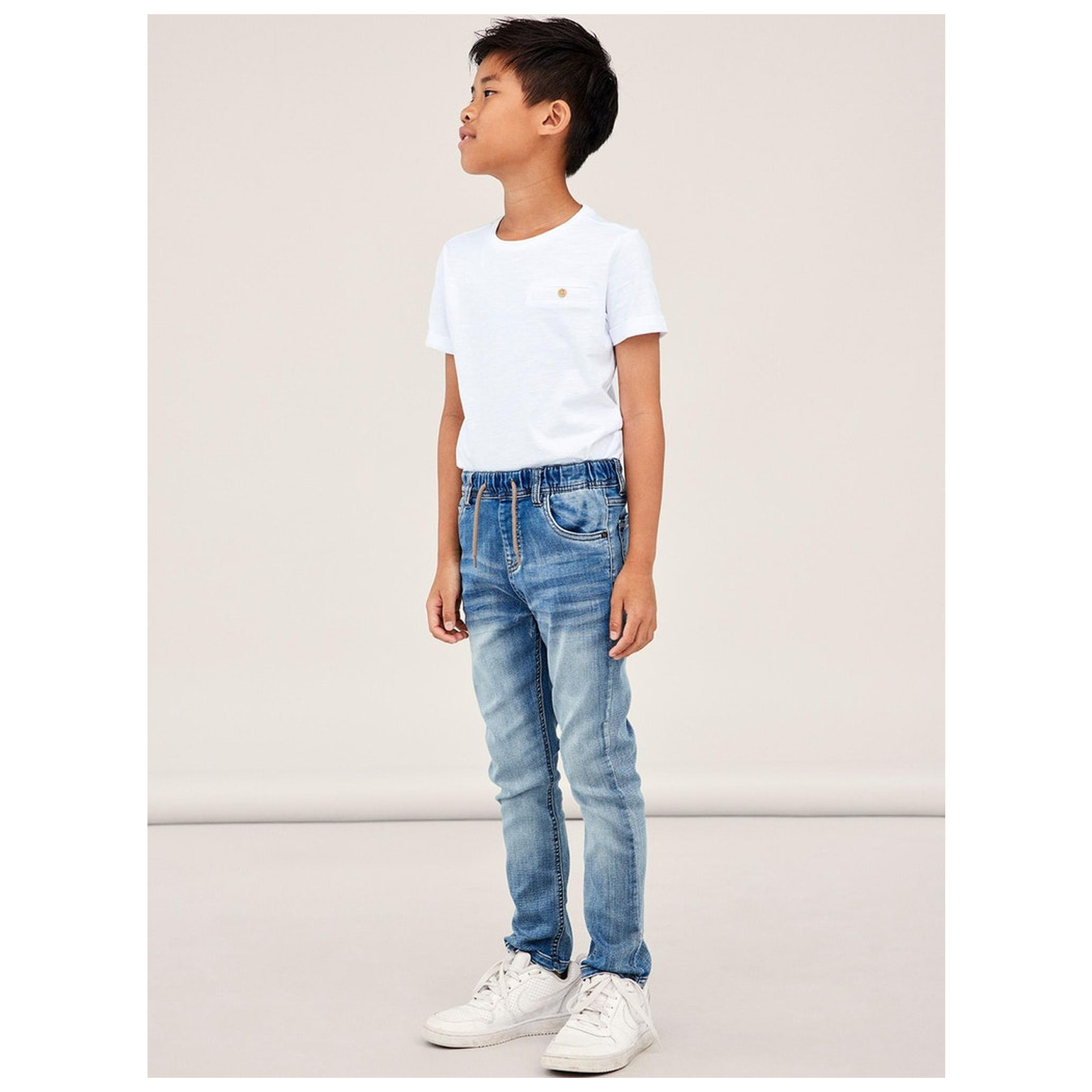 name it NKMROBIN DNMTHAYER SWE JOGGER