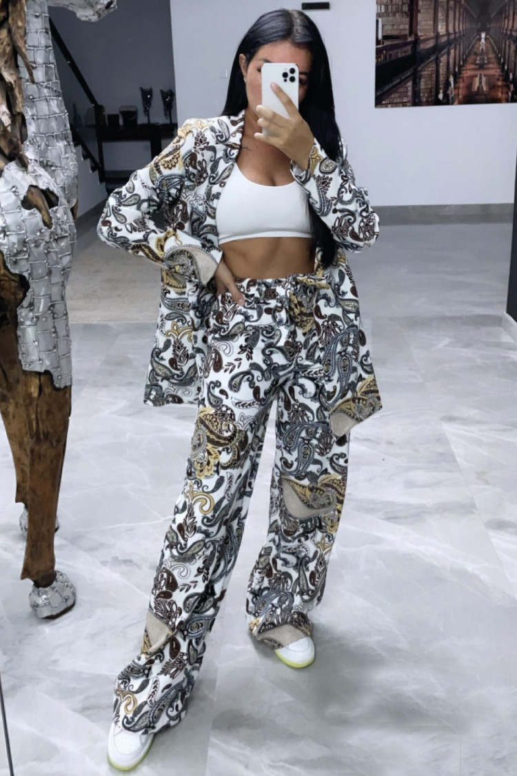 Ensemble blanc paisley blazer + pantalon ceinturé
