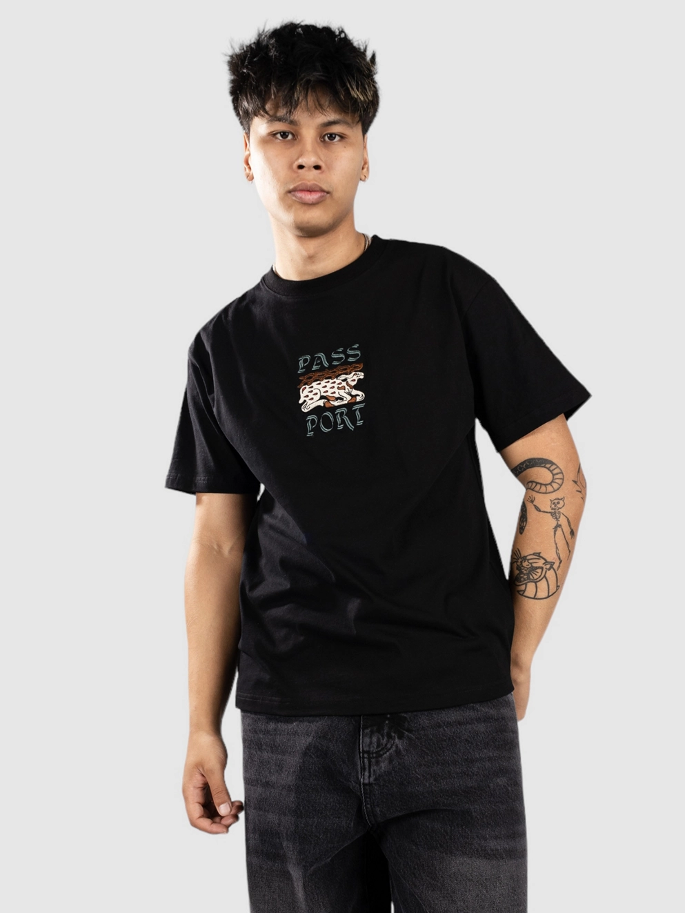 Pass Port Antler T-Shirt black