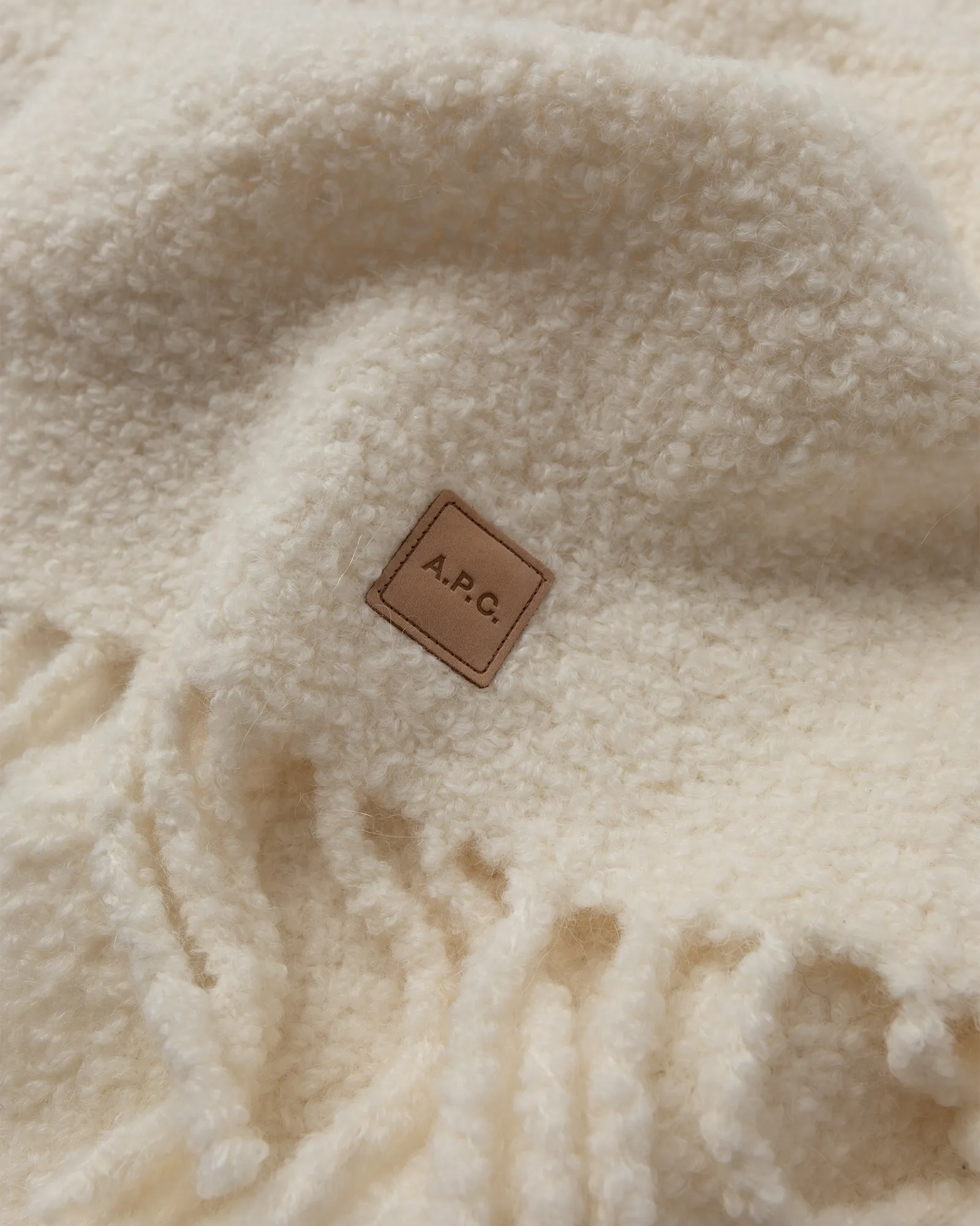 A.P.C. ECHARPE LOANE