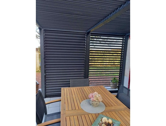 HABRITA - Pergola bioclimatique + ventelles alu mobiles côté 3 m - 10...