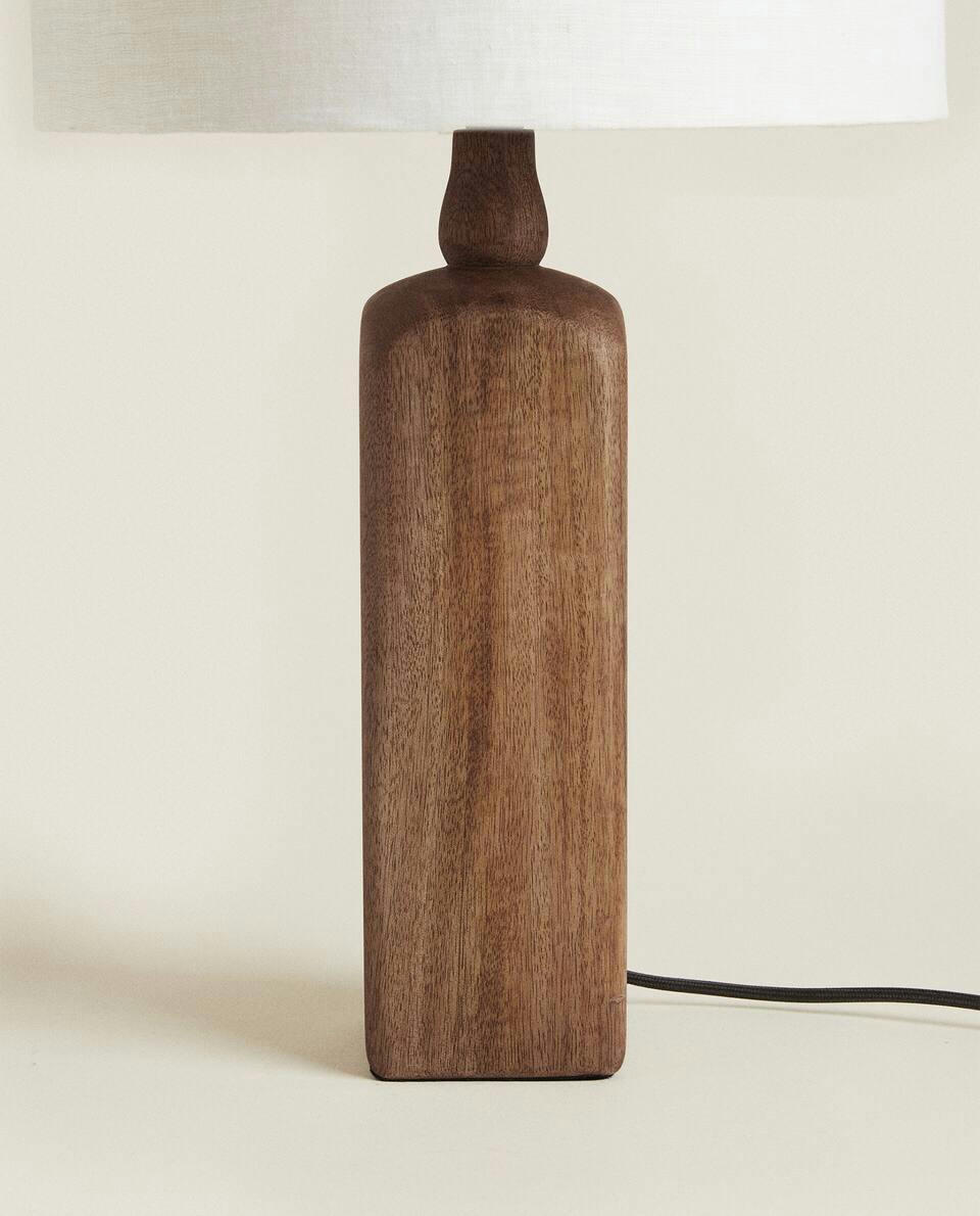 LUMINÁRIA COM BASE DE MADEIRA