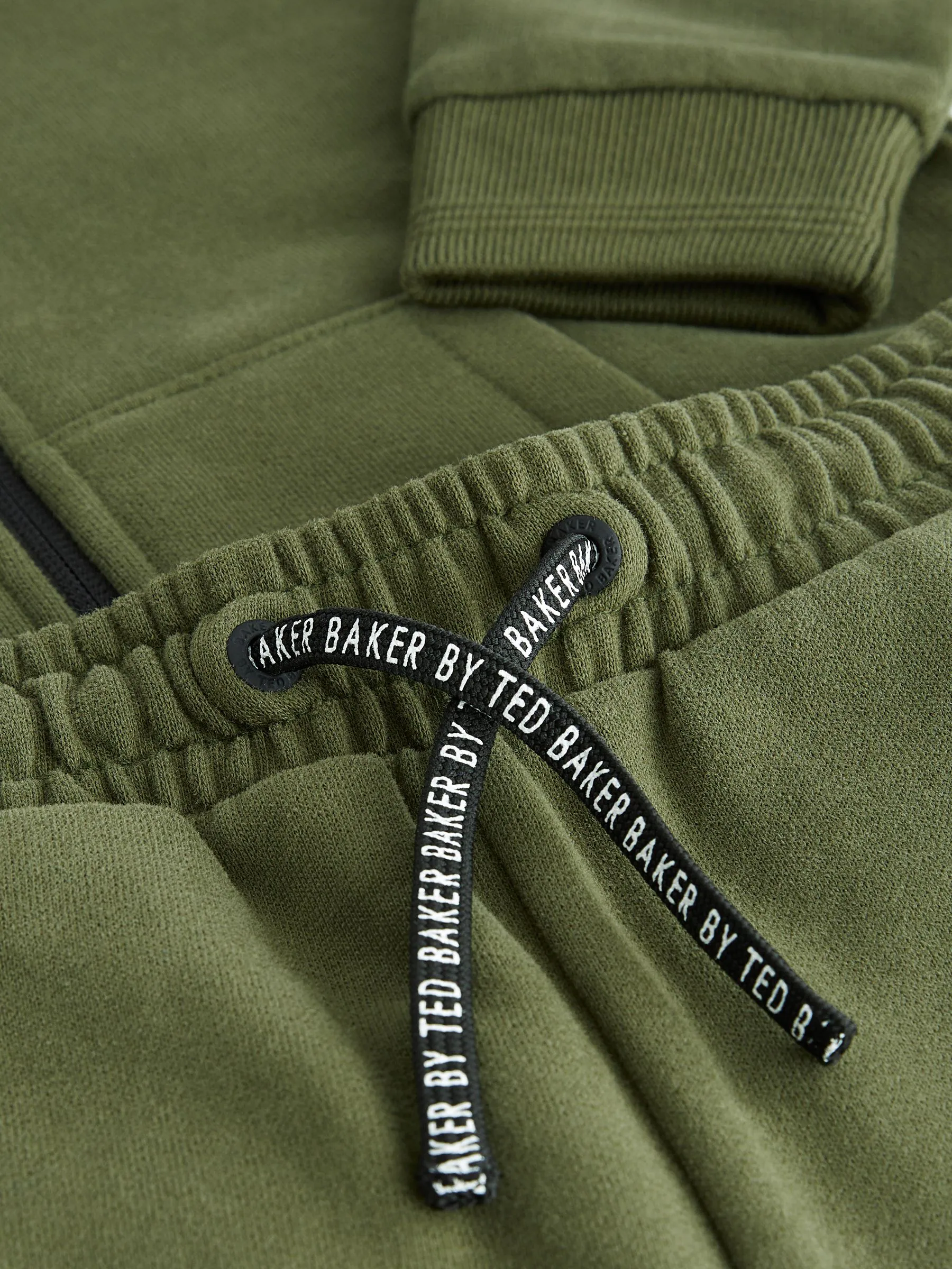 Kakigroen - Baker by Ted Baker set van 100% katoenen hoodie met doorlopende ritssluiting en joggingbroek