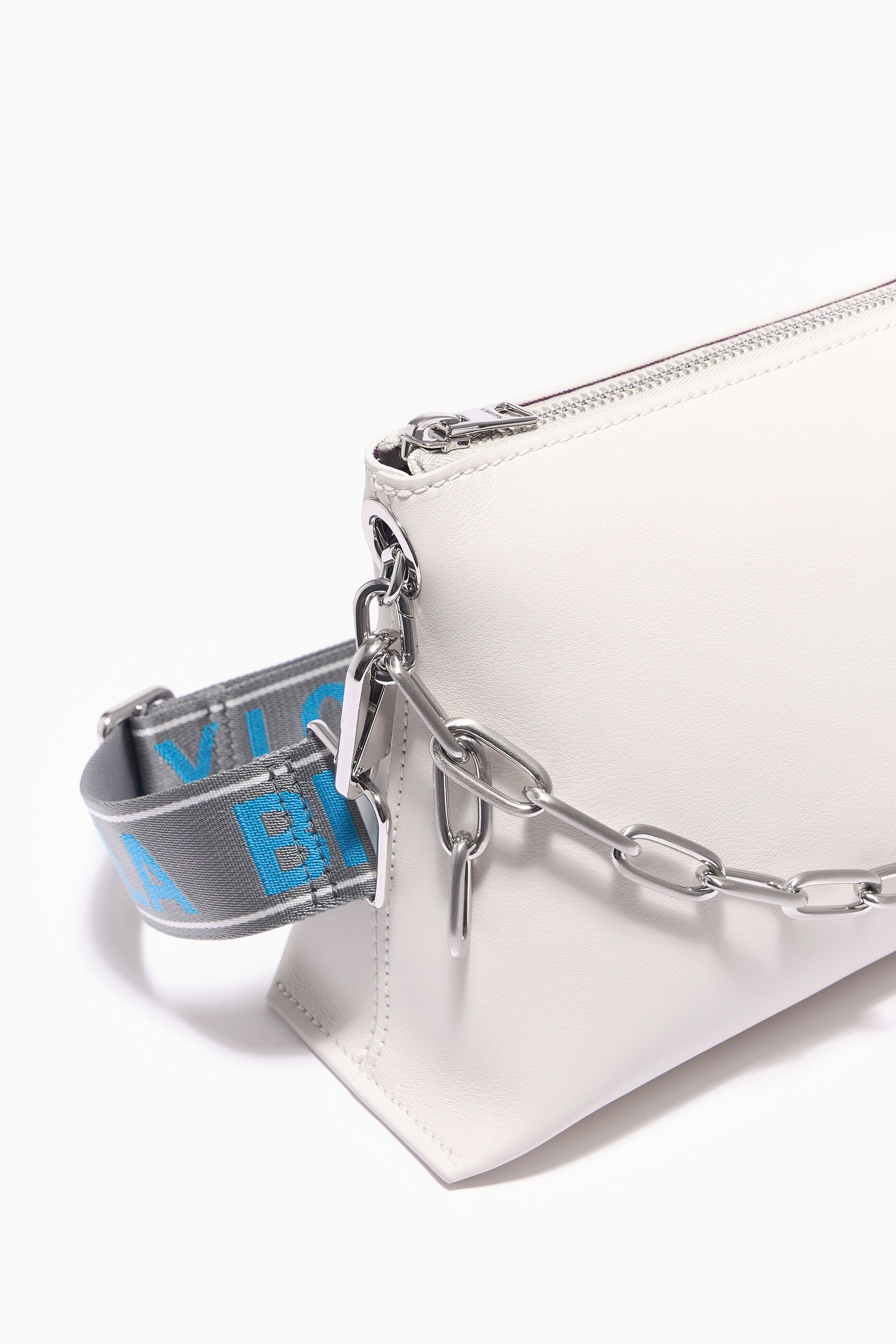 Bolsa trapezoidal tamanho M em couro off-white