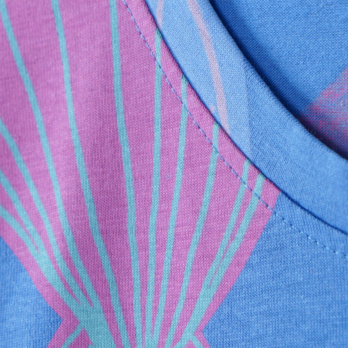 Yigga Mädchen T-Shirt mit bunten Muscheln blau
