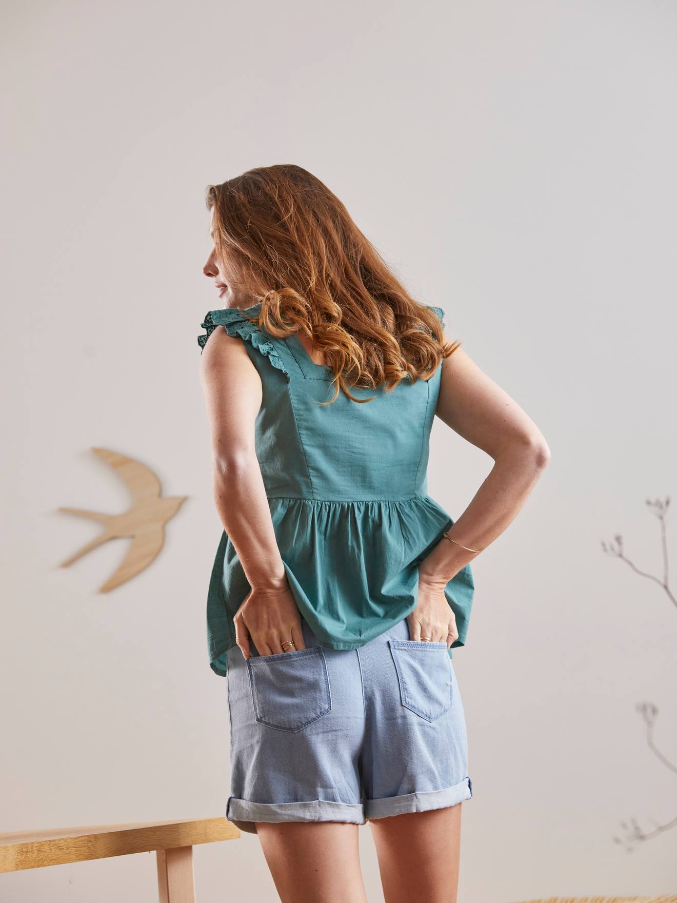 Shorts de maternidade em jeans liso azul médio estilo 