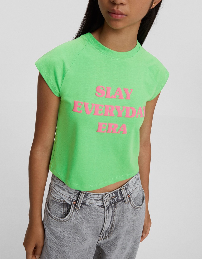 Camiseta de manga curta com estampa de efeito desbotado