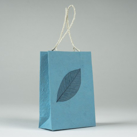 Tasche aus handgeschöpftem Papier, blau, L 11,5 cm, B 5 cm, H 16 cm günstig bestellen