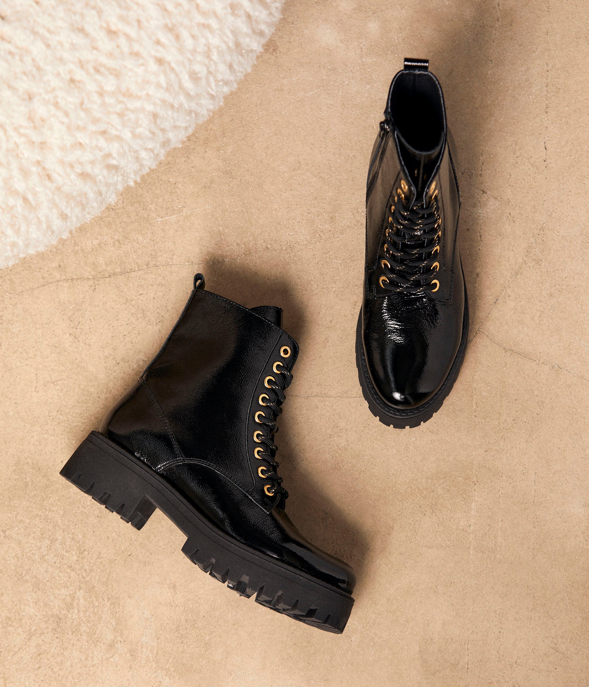 Bottines crantées vernies Alexandrine