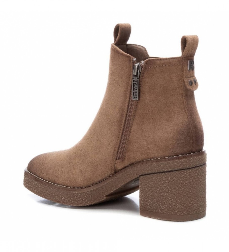 Botas de cano curto em camurça cor taupe - Salto de 7 cm