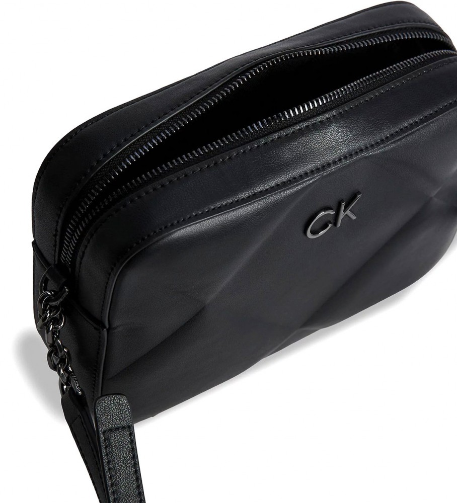 Bolsa transversal com aba acolchoada Calvin Klein preta