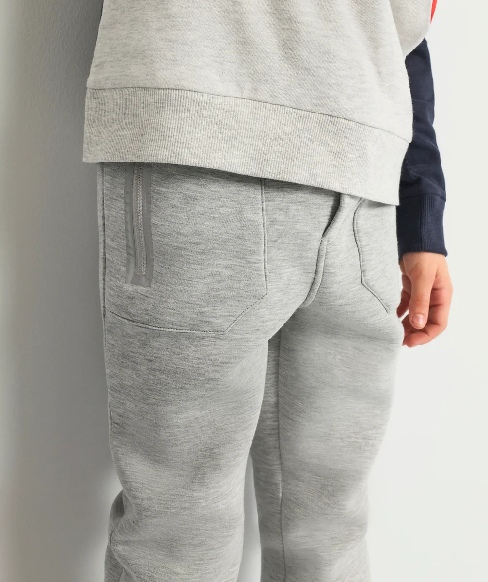 JOGGING GARÇON GRIS AVEC DÉTAILS RÉFLÉCHISSANTS