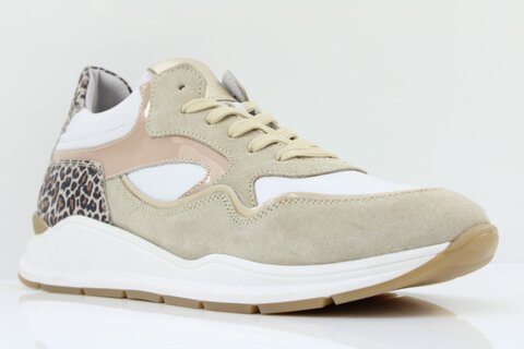 Hip Sneaker