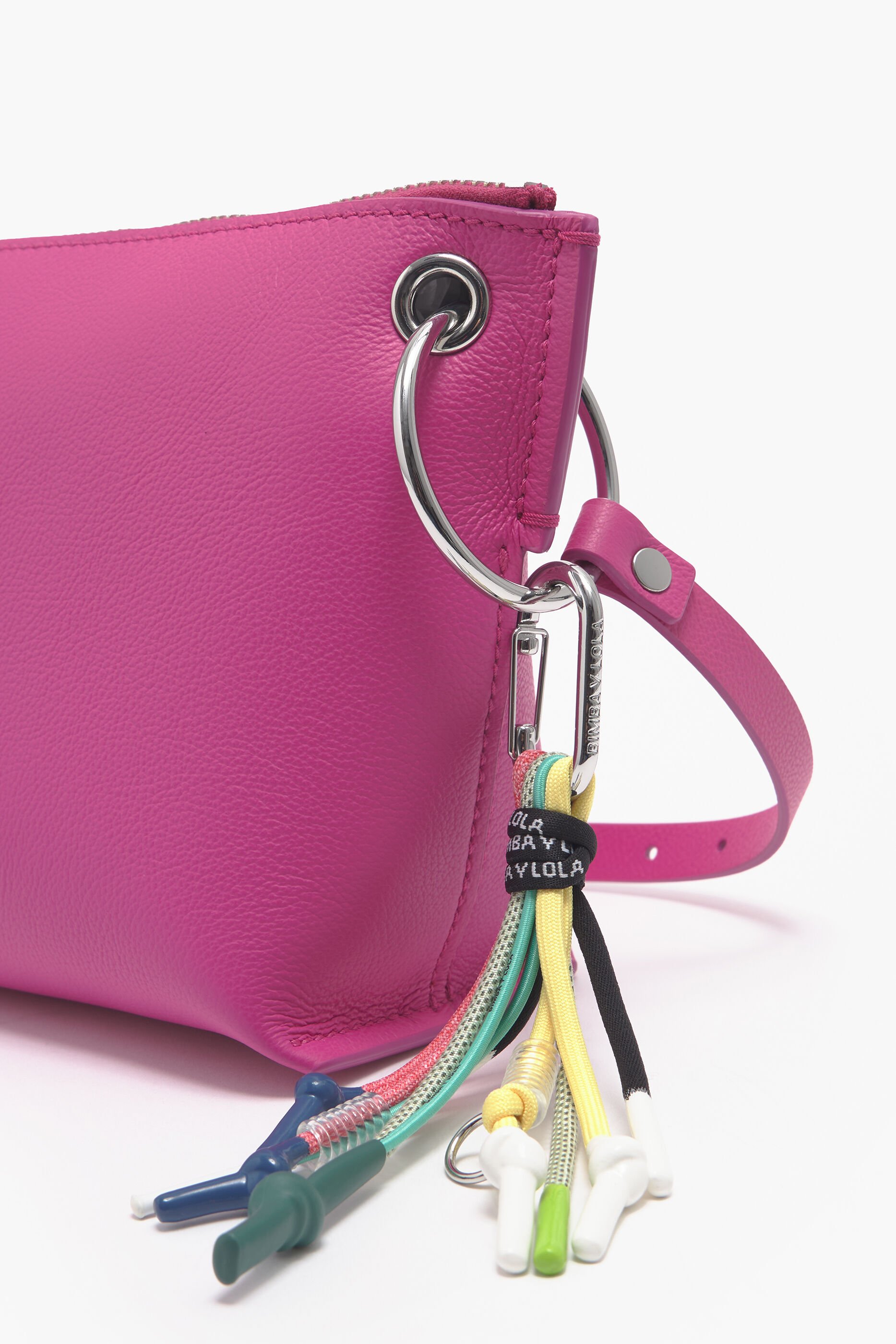 Bolsa trapezoidal M em couro fúcsia