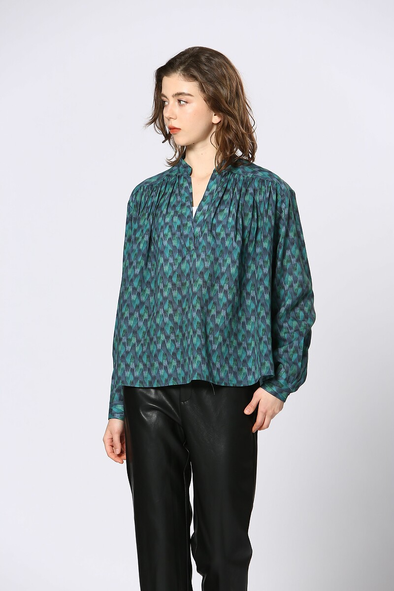 ATÉ BREVE<br>Blusa estampada com decote em V