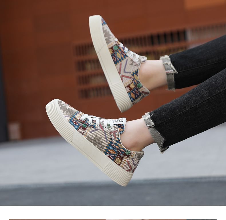 Tanzanite - Platform veterschoenen met patroon
