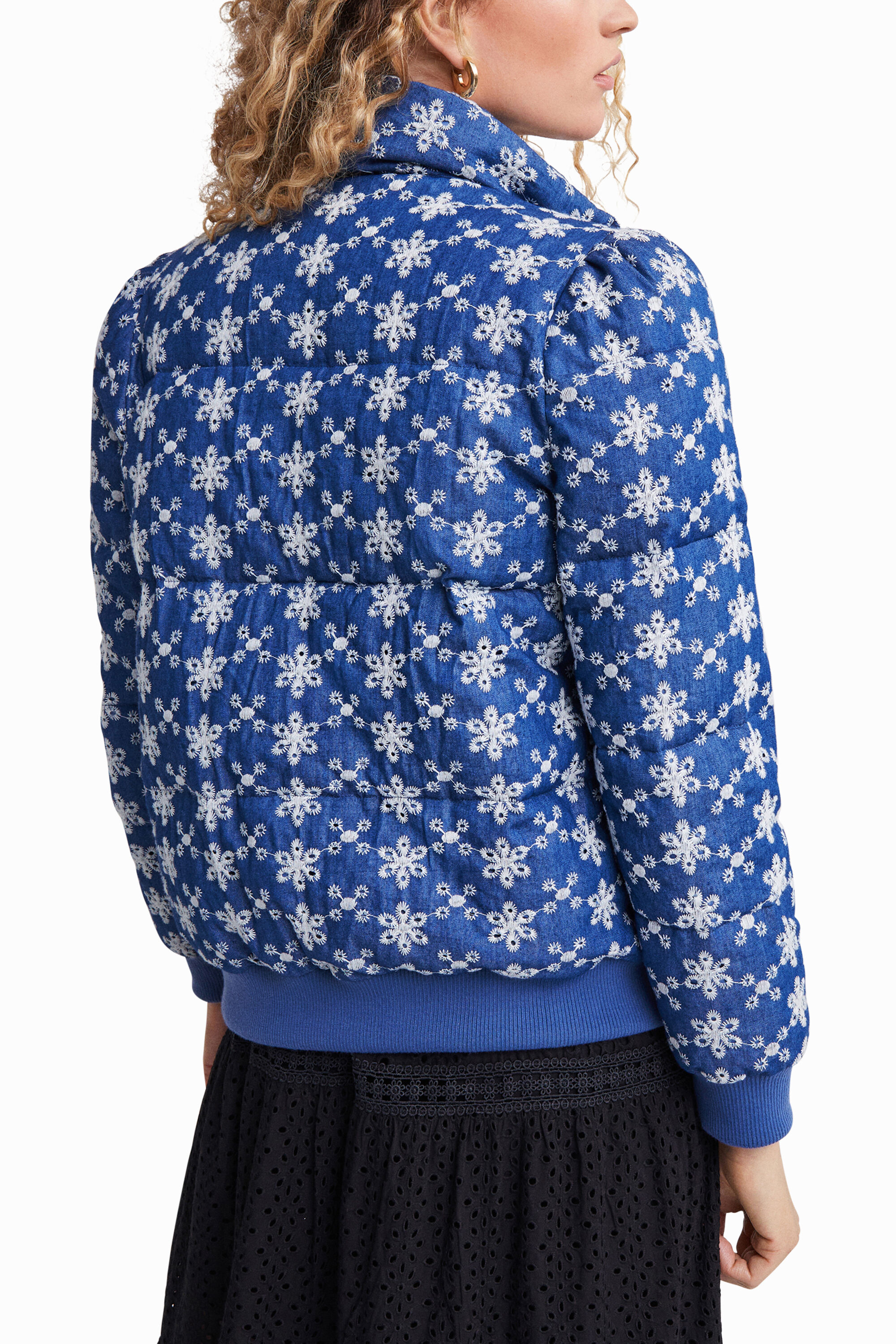 Veste matelassée avec dentelle