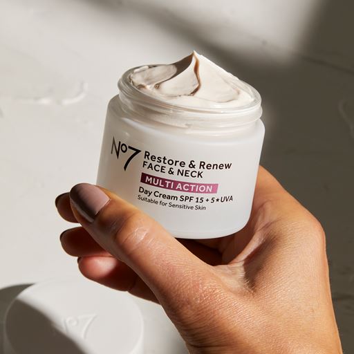 No7 Restore & Renew Multi Action Dagcreme, 50 ml