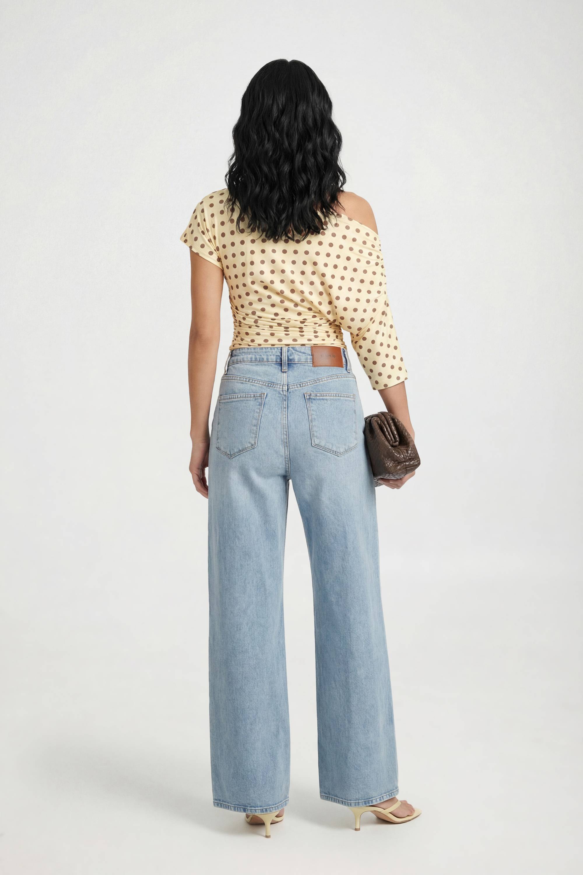 boohoo T-shirt À Pois Épaules Dénudées