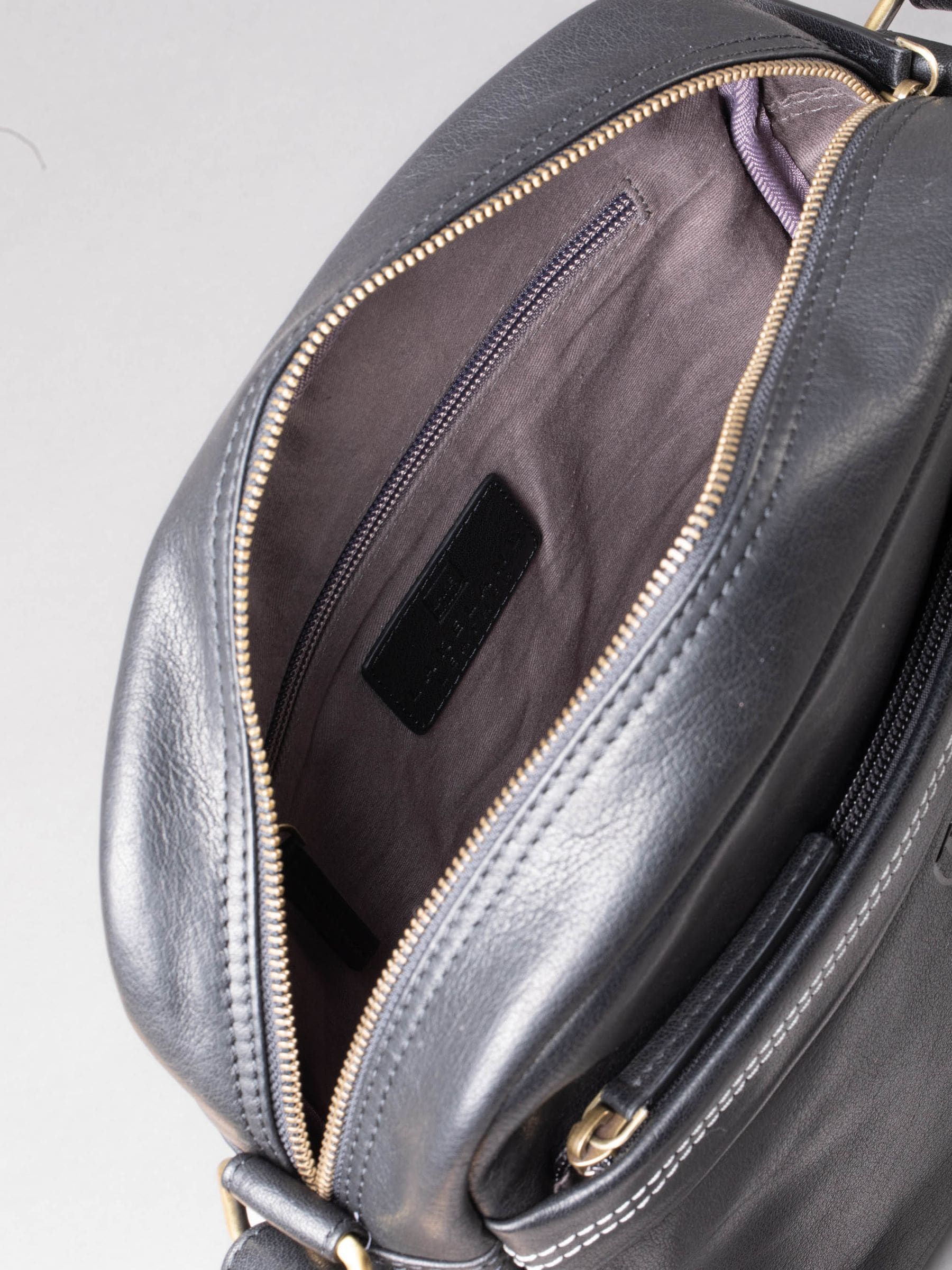 Zwart - Lakeland Leather kleine Keswick Messenger Bag