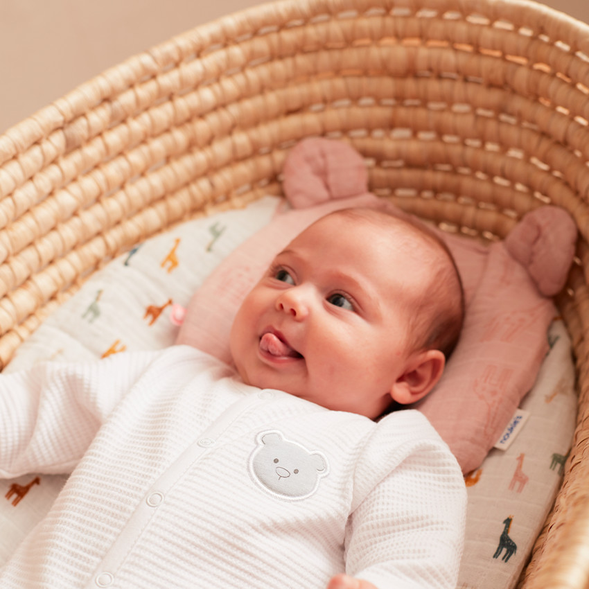 Couffin en fibres naturelles avec matelas et habillage