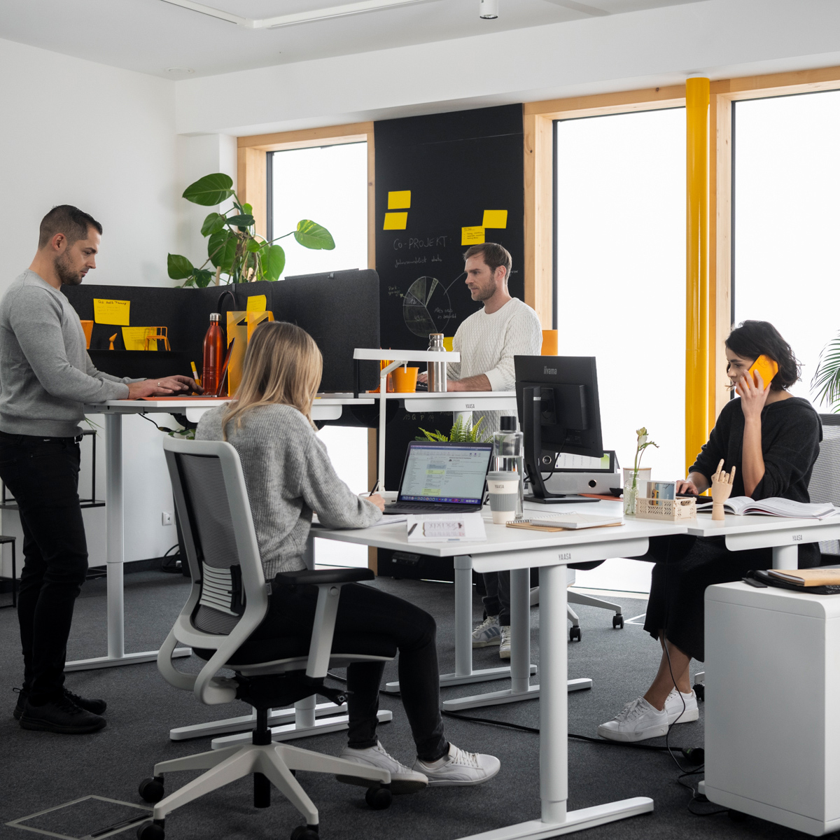 Yaasa Desk Essential 160 x 80 cm - Electrically height-adjustable desk