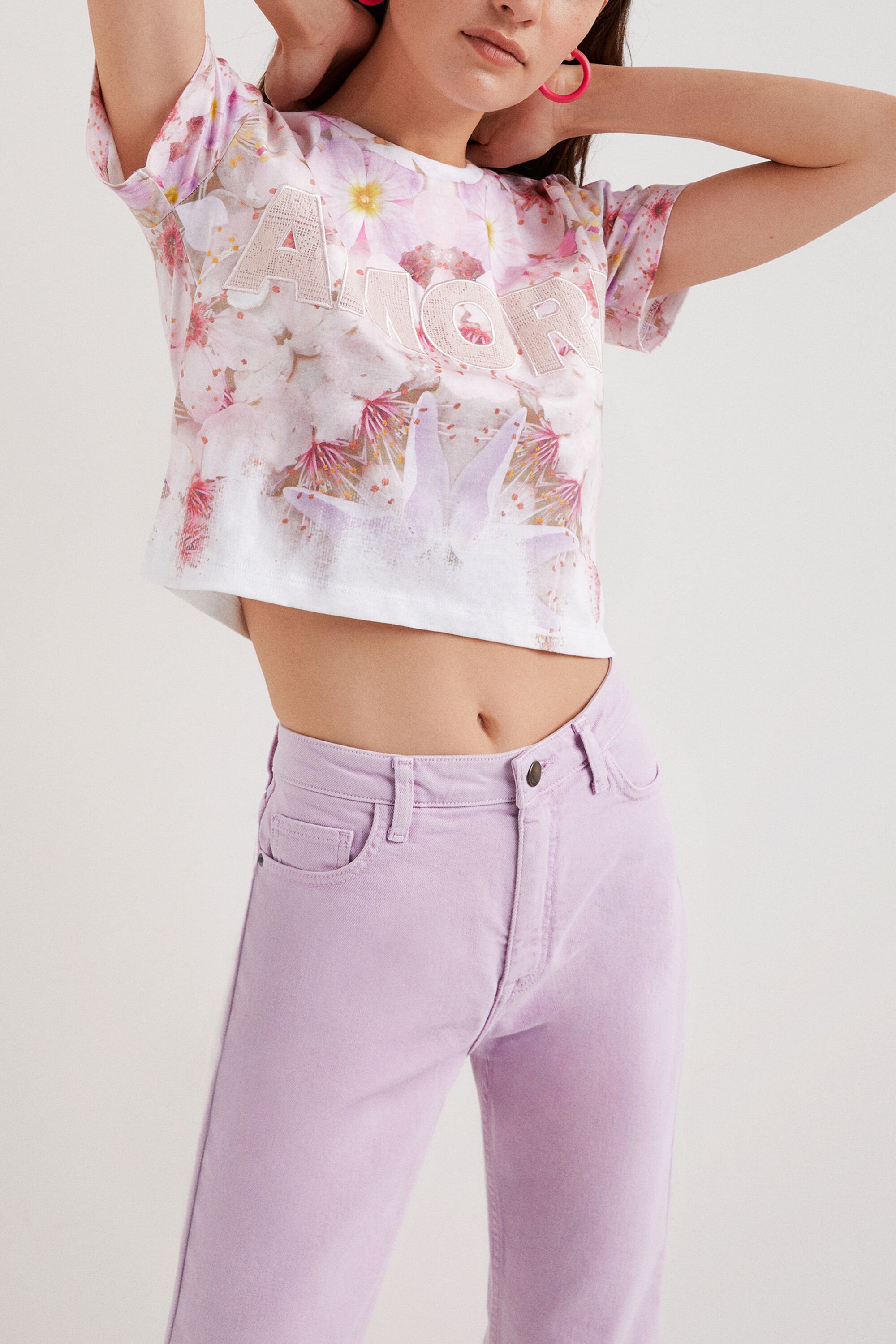 T-shirt floral et patch
