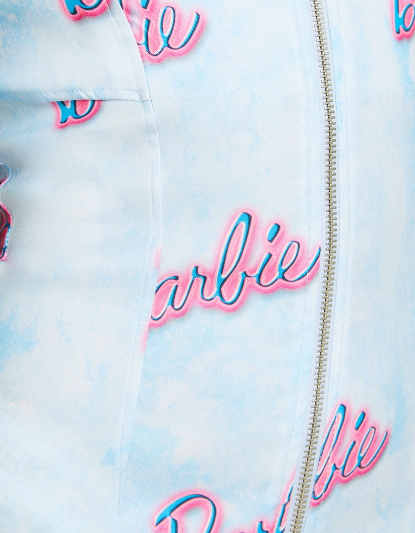 Vestido midi de alças com estampa da Barbie