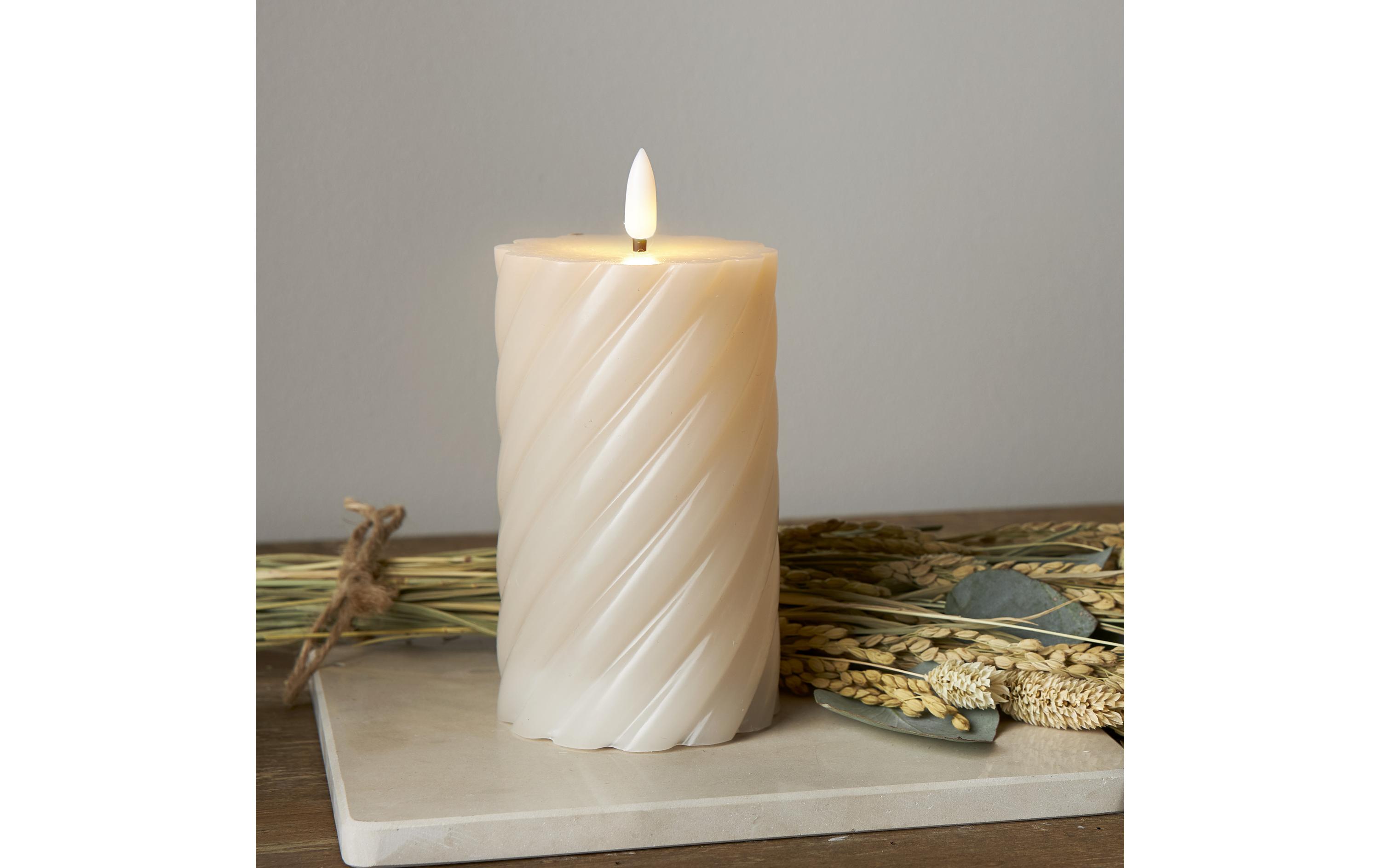 LED-Kerze Pillar Flamme Swirl, Ø 7.5 x 15 cm, BeigeKünstliche Kerze mit beweglicher Flamme