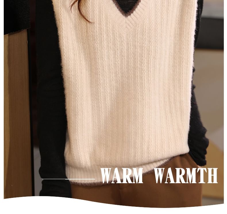 Keiko Girl - V-hals vest met contrasterende rand