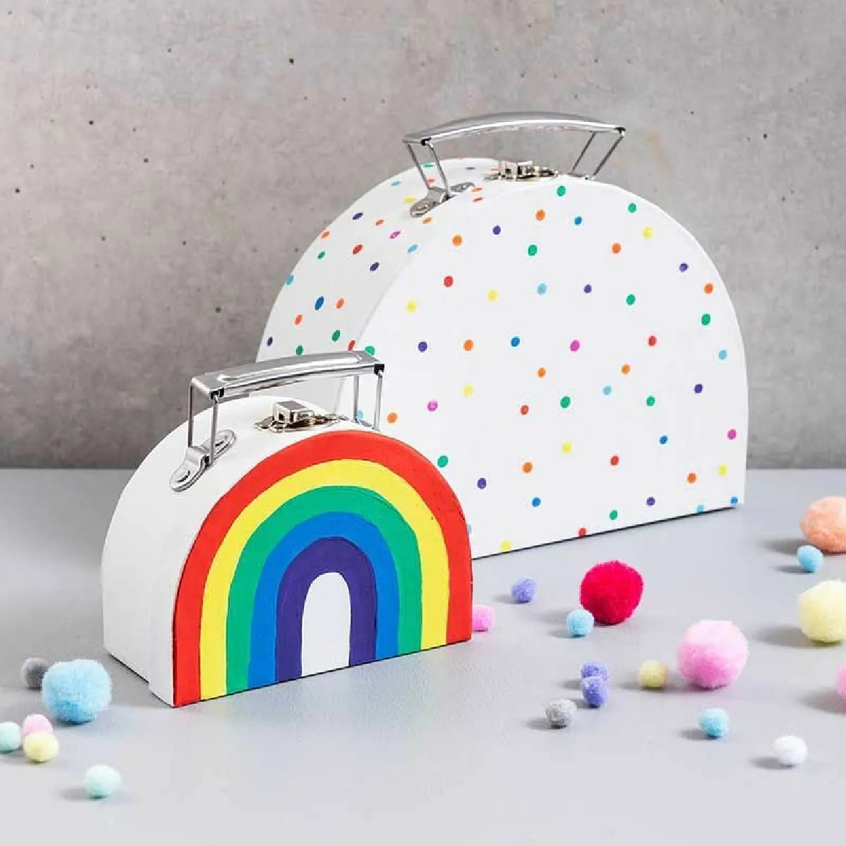 Rico Petite valise en carton semi-circulaire blanche à décorer - 12 x 9 x 6 cm