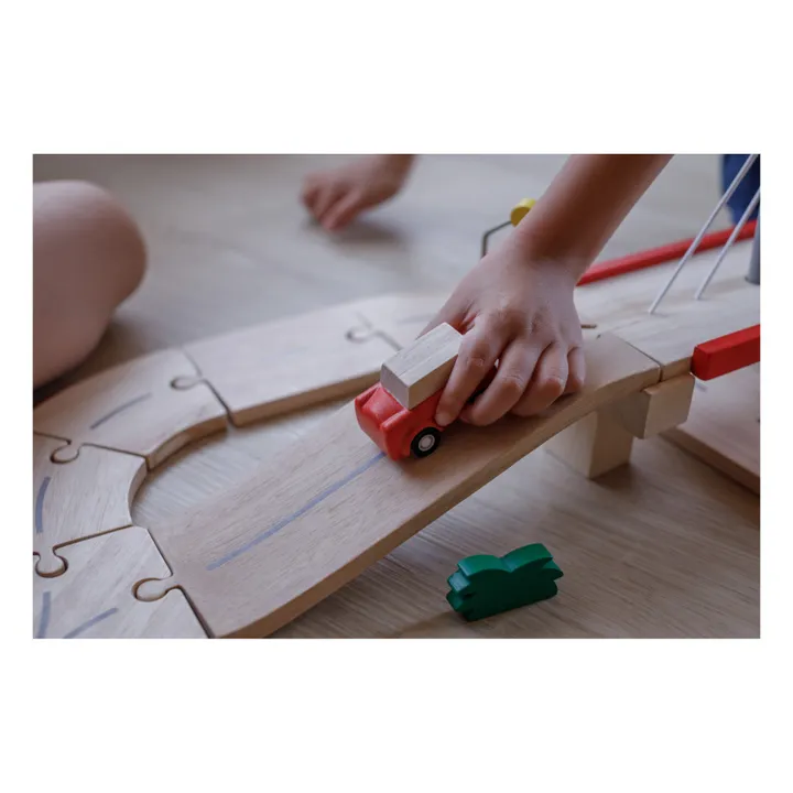 Plan Toys Circuit automobile et ses accessoires en bois