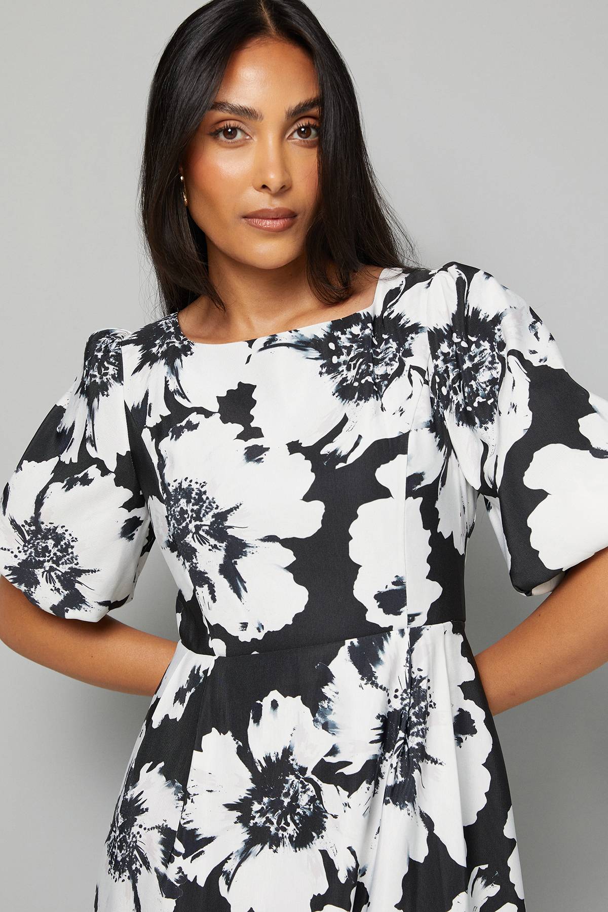 Wallis Robe Midi en Sergé à Imprimé Floral et Manches Bouffantes Petite Taille