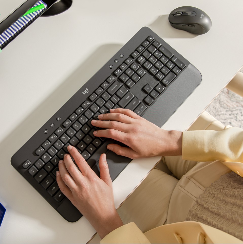 Logitech - Signature K650 Keyboard ( Nordic ) - Graphite