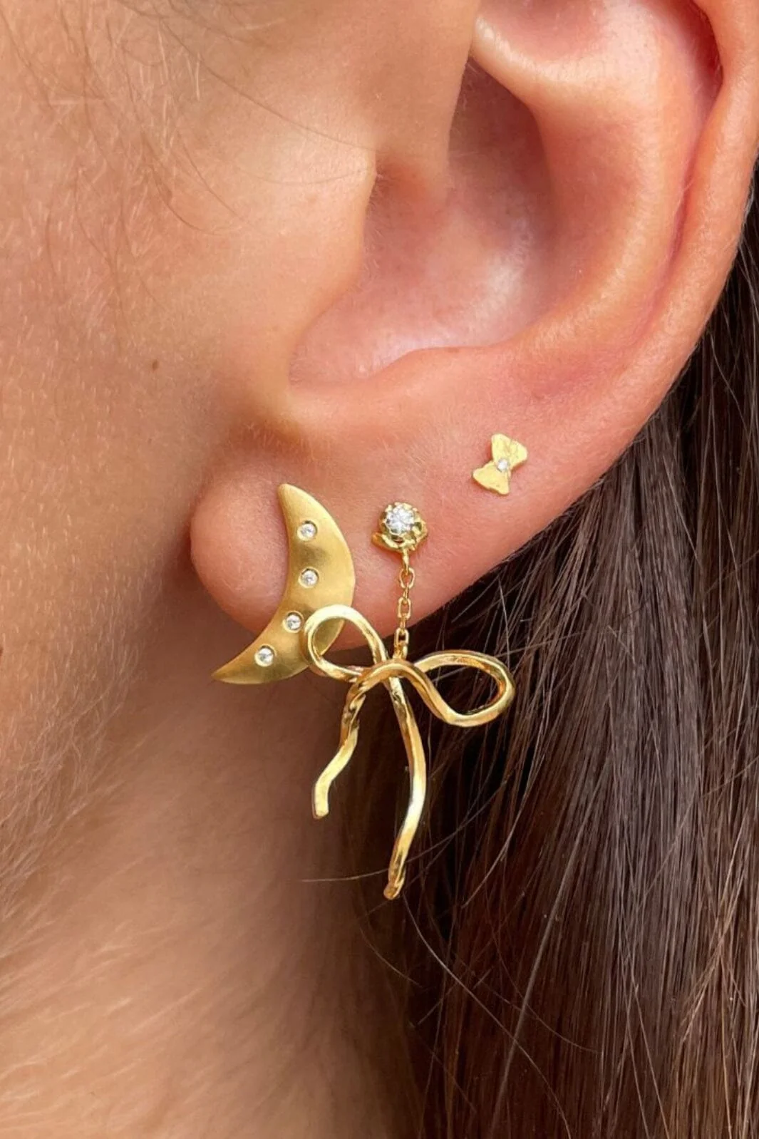 Stine A Dangling Flow Bow Earring