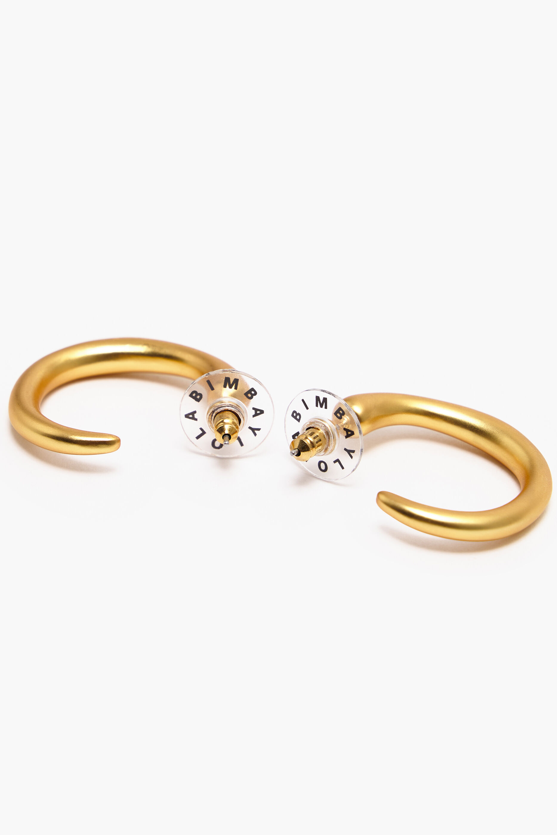 brincos de argola maxi em ouro fosco