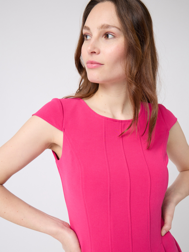 Robe courte structurée