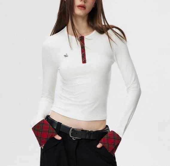 Rosesand - Slim-fit gebreide top met lange mouwen en halve knopen en geruit paneel