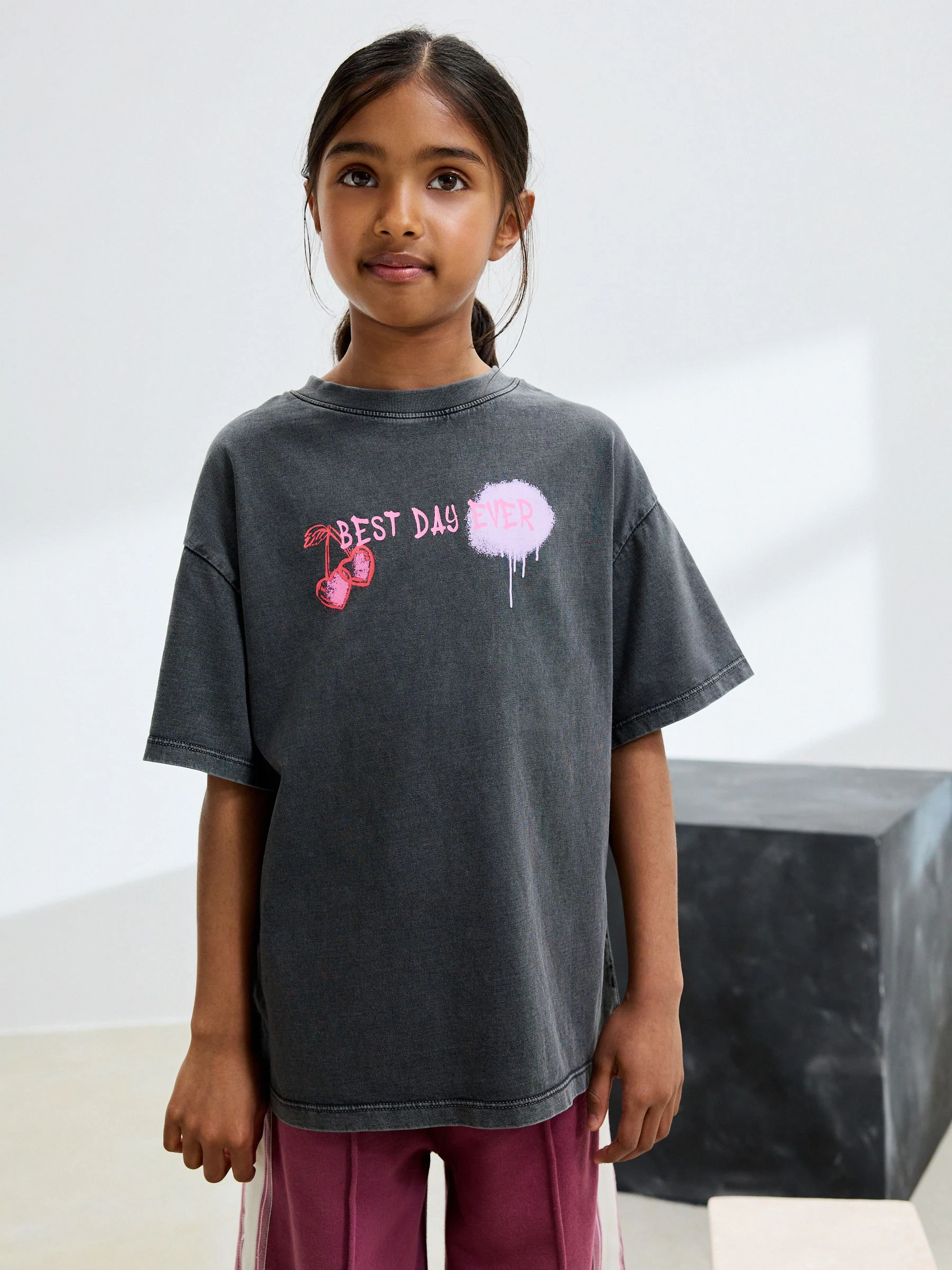 Antraciet graffiti - Oversized T-shirt met grafische print (3-16jr)