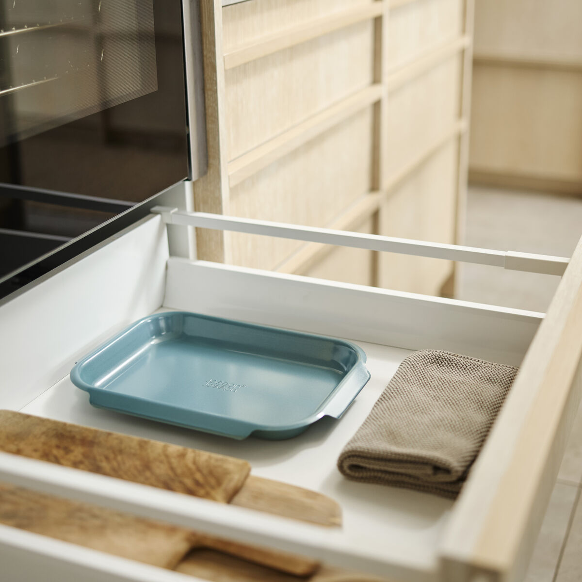 Joseph Joseph Nest Bake bakebrett small, blå