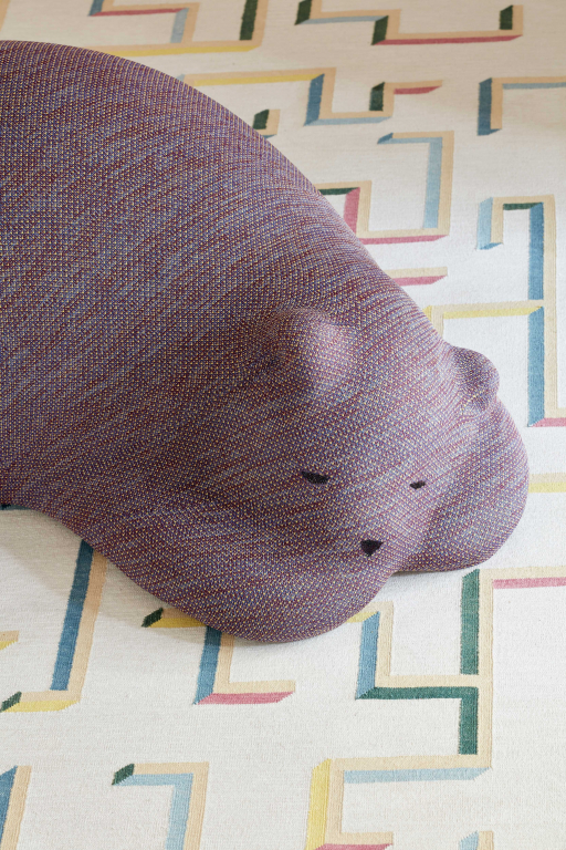 Vitra Resting Bear decoratie mauve