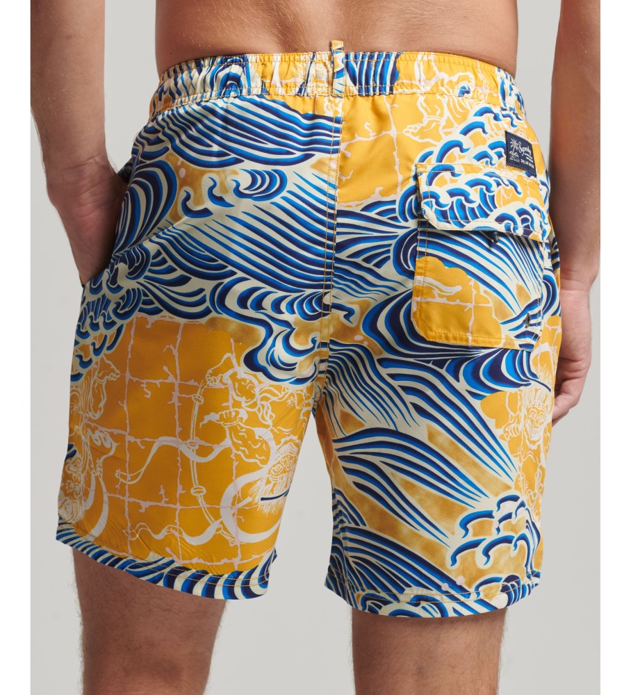 Maiô havaiano Superdry feito de material reciclado, nas cores azul e amarelo.